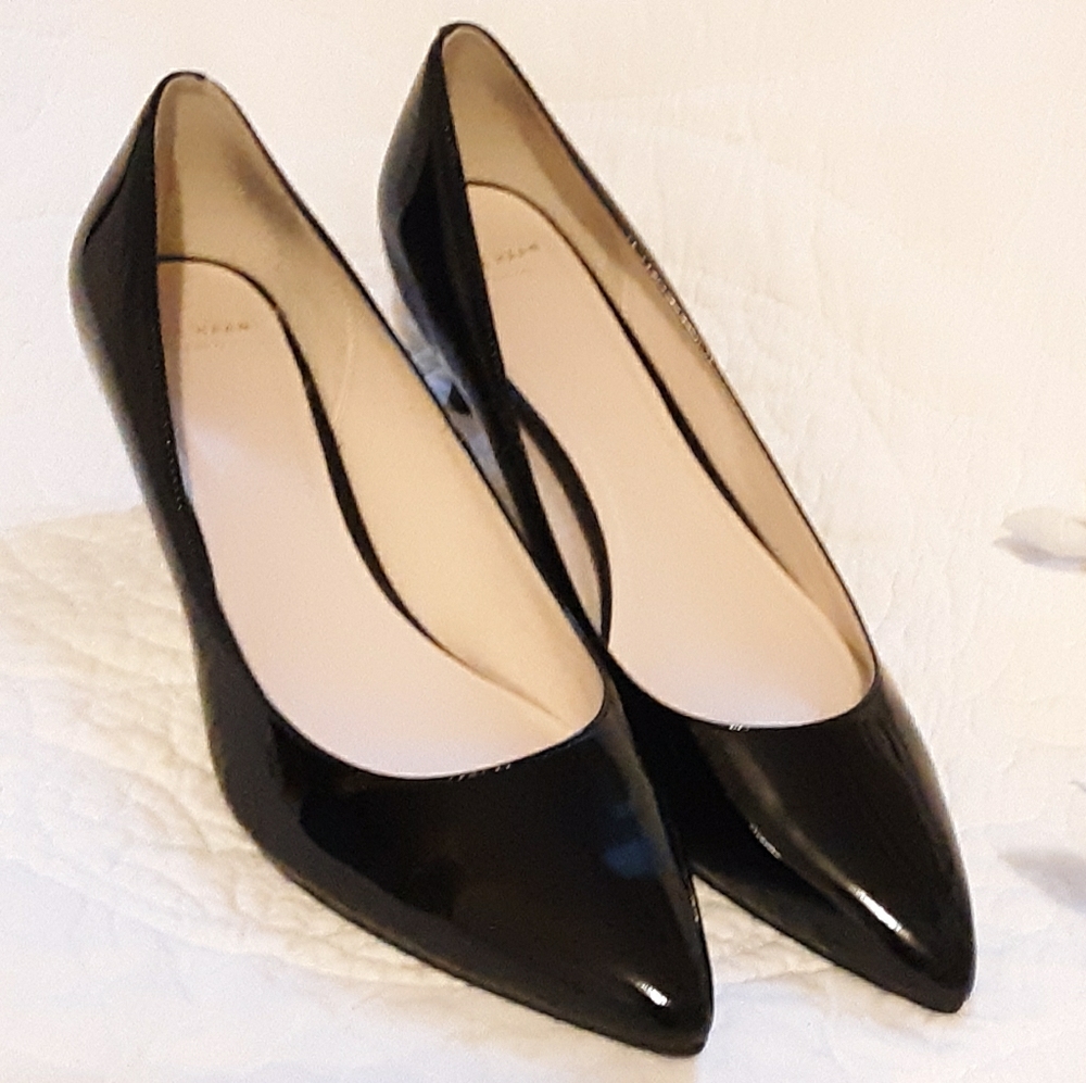 Size 9.5 B Cole Haan Grand OS black patent kitten low heels 2 inch